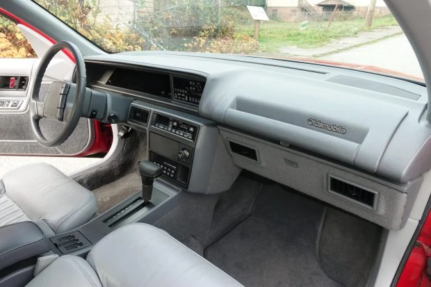 1990 Oldsmobile Cutlass Supreme - Image 5 of 8