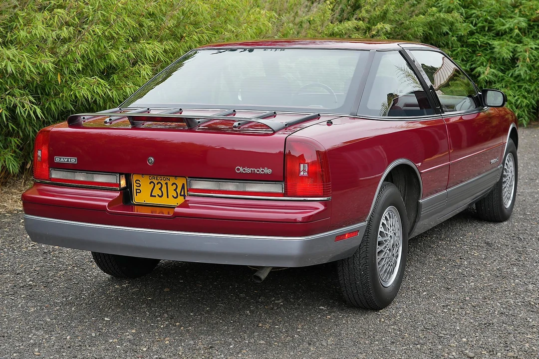 1990 Oldsmobile Cutlass Supreme - Image 4 of 31