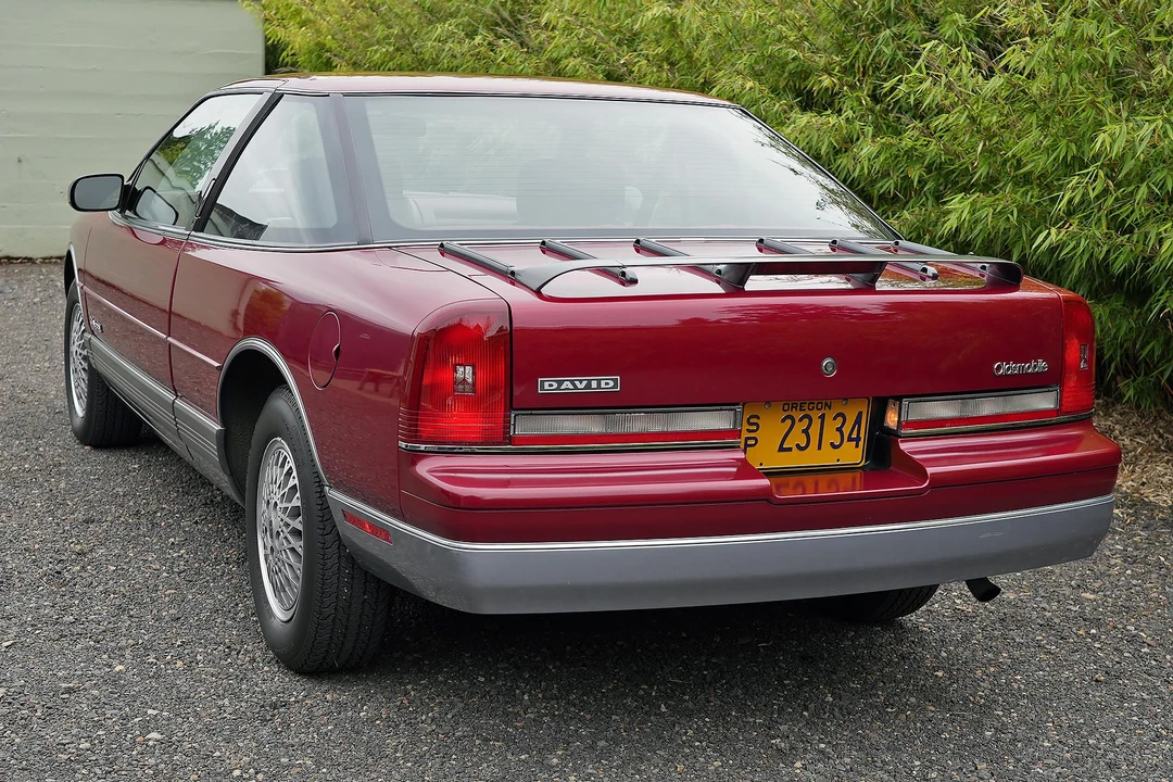1990 Oldsmobile Cutlass Supreme - Image 6 of 31
