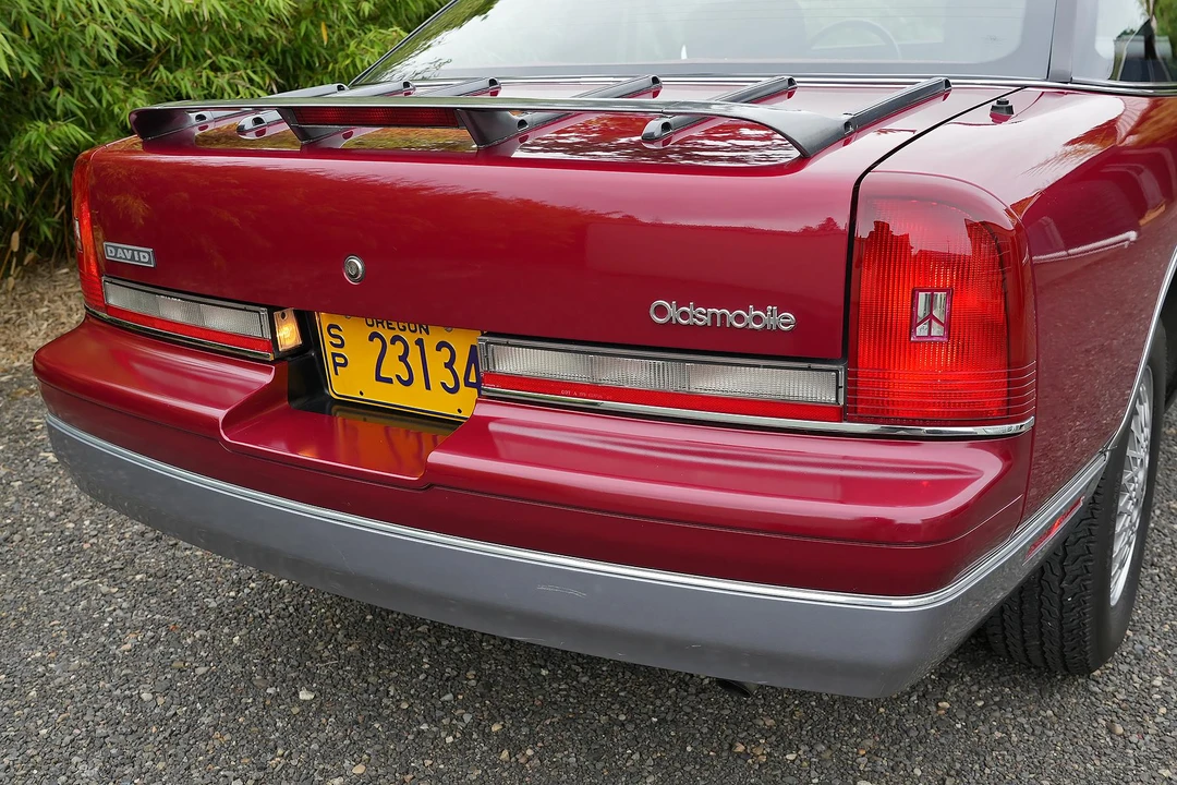 1990 Oldsmobile Cutlass Supreme - Image 22 of 31