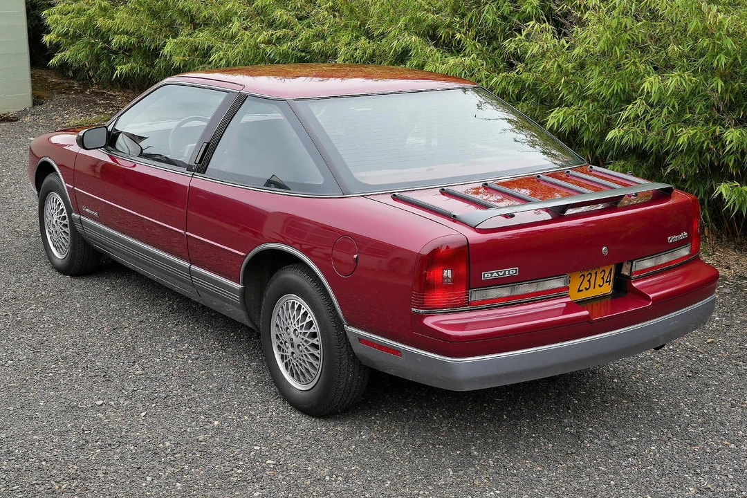 1990 Oldsmobile Cutlass Supreme - Image 5 of 31