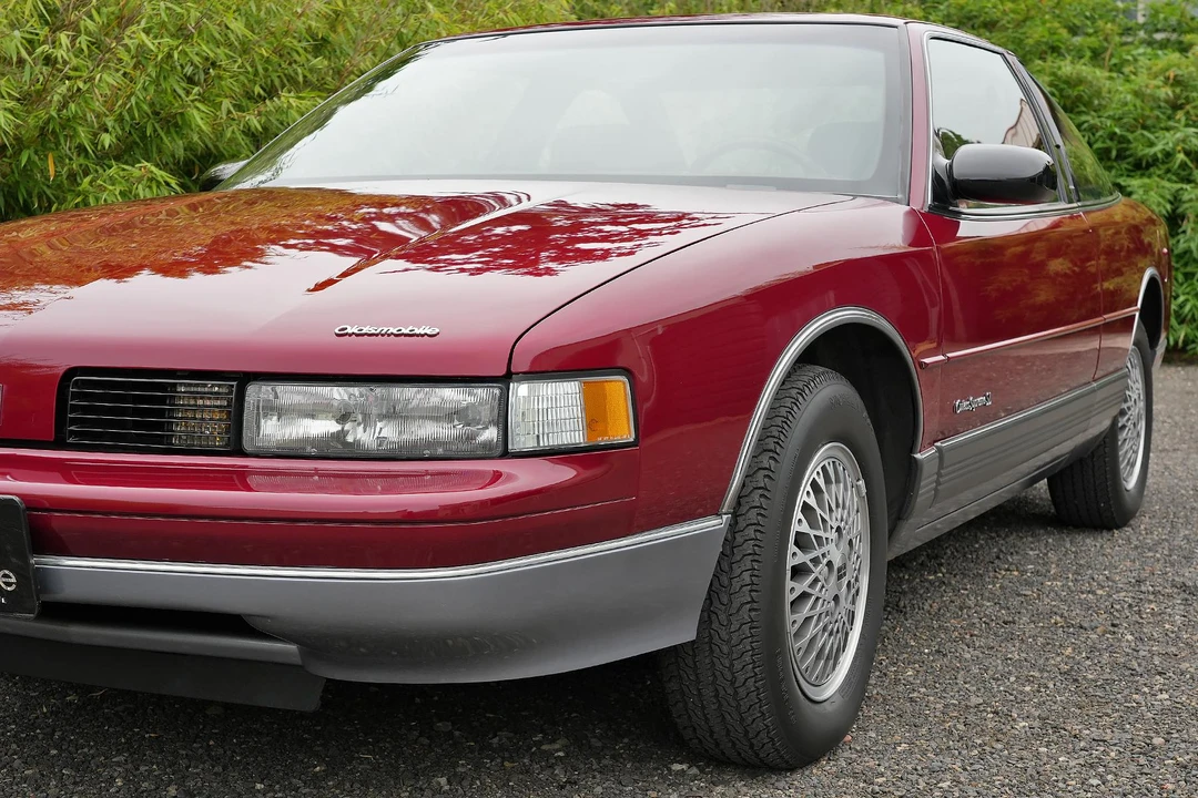 1990 Oldsmobile Cutlass Supreme - Image 12 of 31