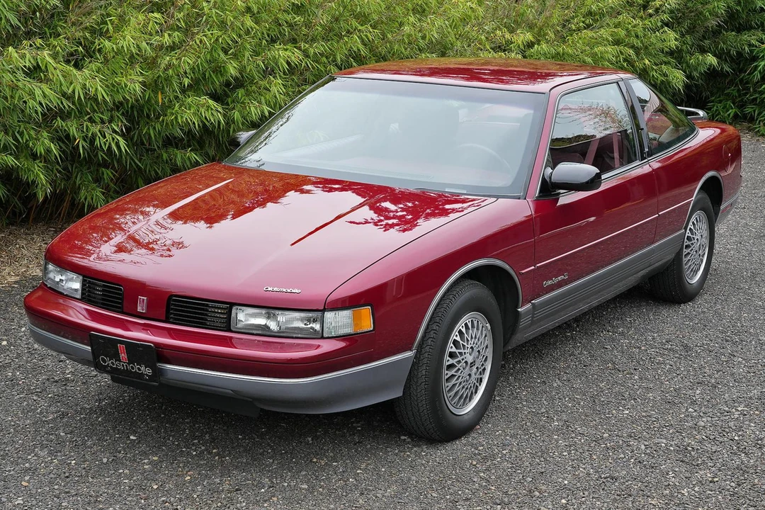 1990 Oldsmobile Cutlass Supreme - Image 3 of 31