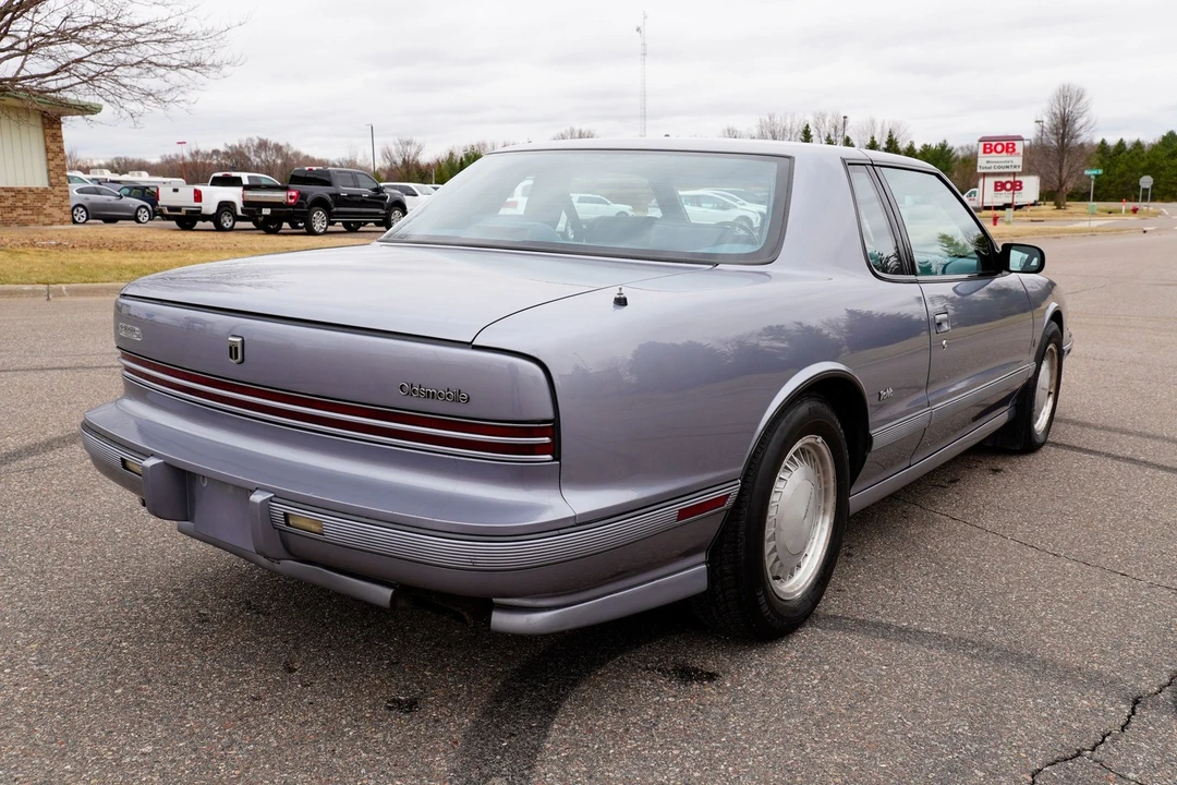 1990 Oldsmobile Toronado - Image 3 of 21