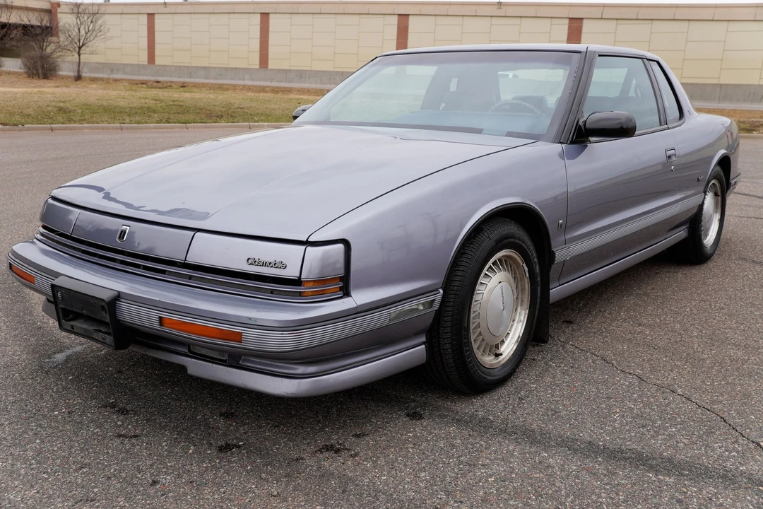 1990 Oldsmobile Toronado - Image 8 of 21