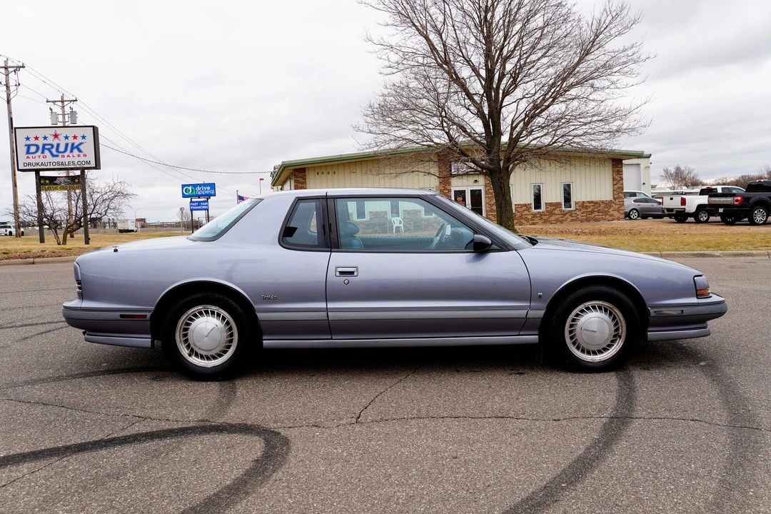 1990 Oldsmobile Toronado - Image 2 of 21