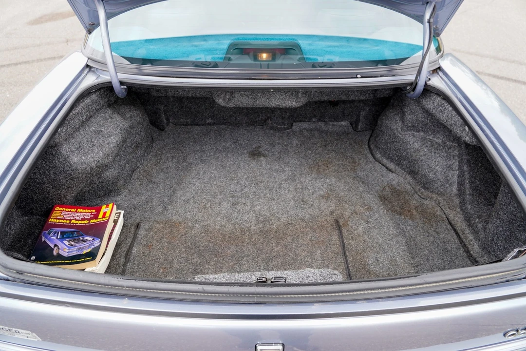 1990 Oldsmobile Toronado - Image 17 of 21
