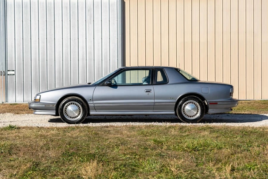 1990 Oldsmobile Toronado - Image 2 of 19