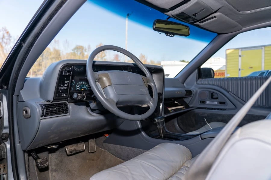 1990 Oldsmobile Toronado - Image 12 of 19