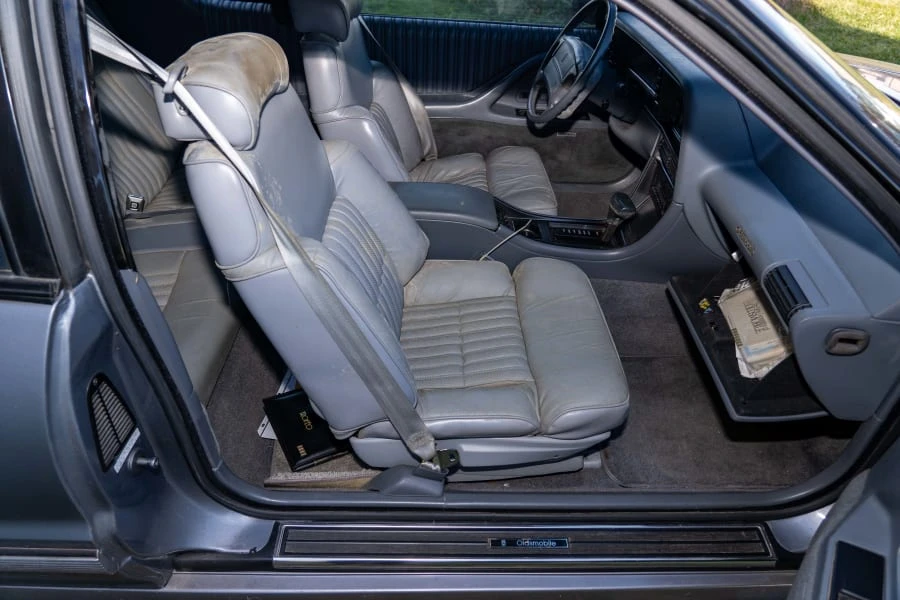 1990 Oldsmobile Toronado - Image 14 of 19