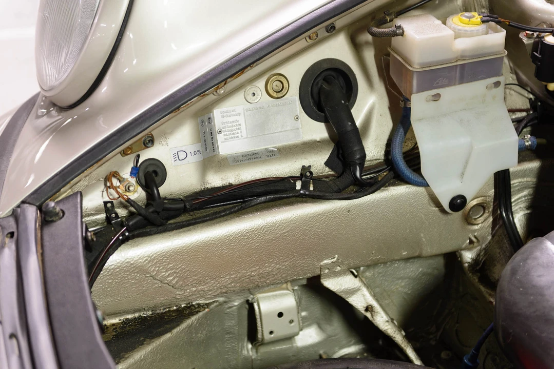 1990 Porsche 964 Carrera - Image 24 of 31