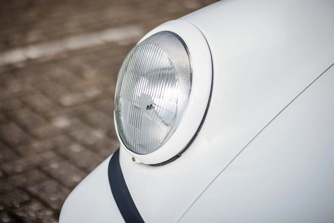 1990 Porsche 964 Carrera 4 - Image 25 of 31