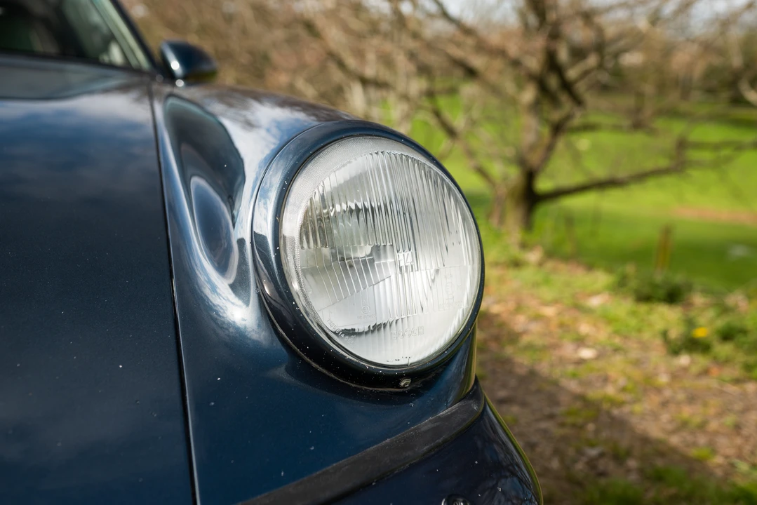 1990 Porsche 964 Carrera 4 - Image 25 of 31