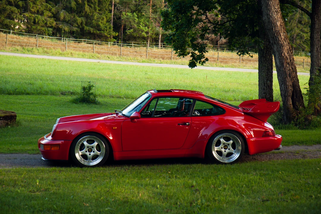 1990 Porsche 964 Carrera 4 - Image 4 of 31