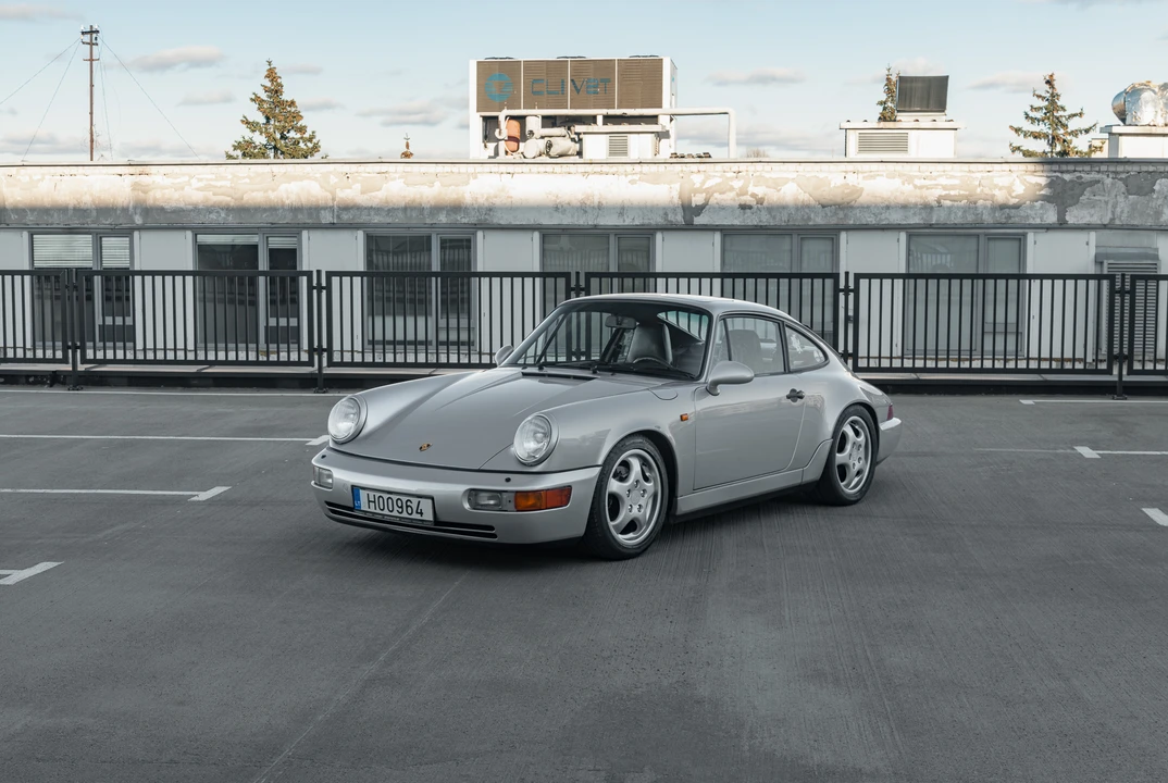 1990 Porsche 964 Carrera 4 - Image 10 of 31