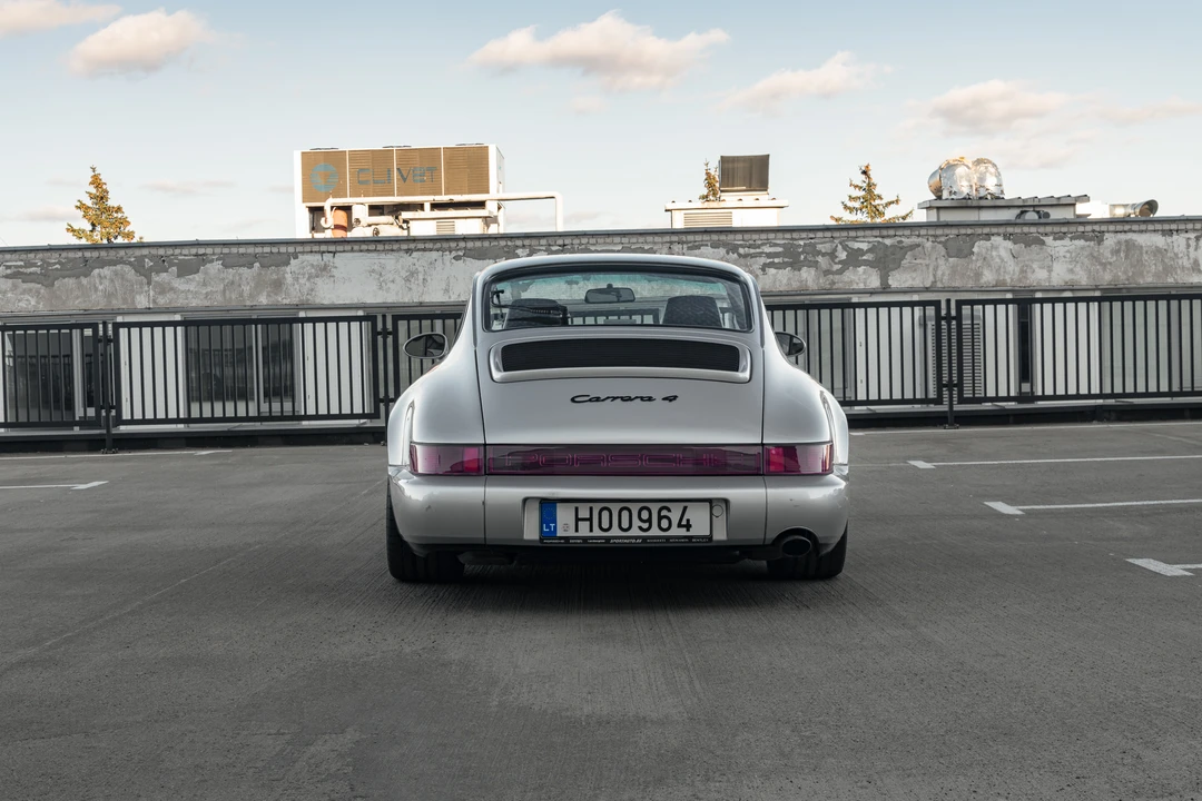1990 Porsche 964 Carrera 4 - Image 15 of 31