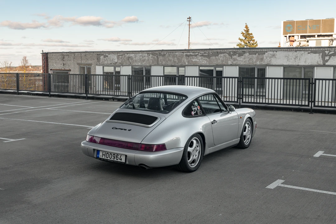1990 Porsche 964 Carrera 4 - Image 14 of 31
