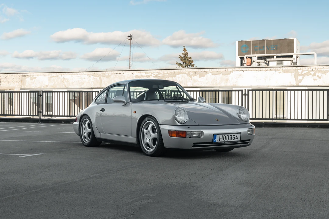 1990 Porsche 964 Carrera 4 - Image 4 of 31