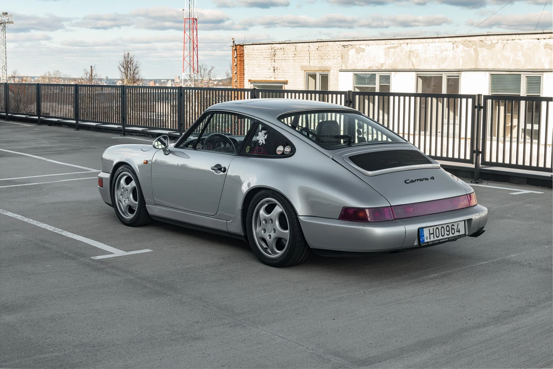 1990 Porsche 964 Carrera 4 - Image 16 of 31