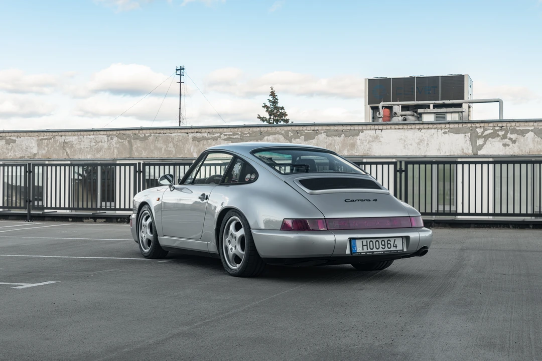 1990 Porsche 964 Carrera 4 - Image 8 of 31