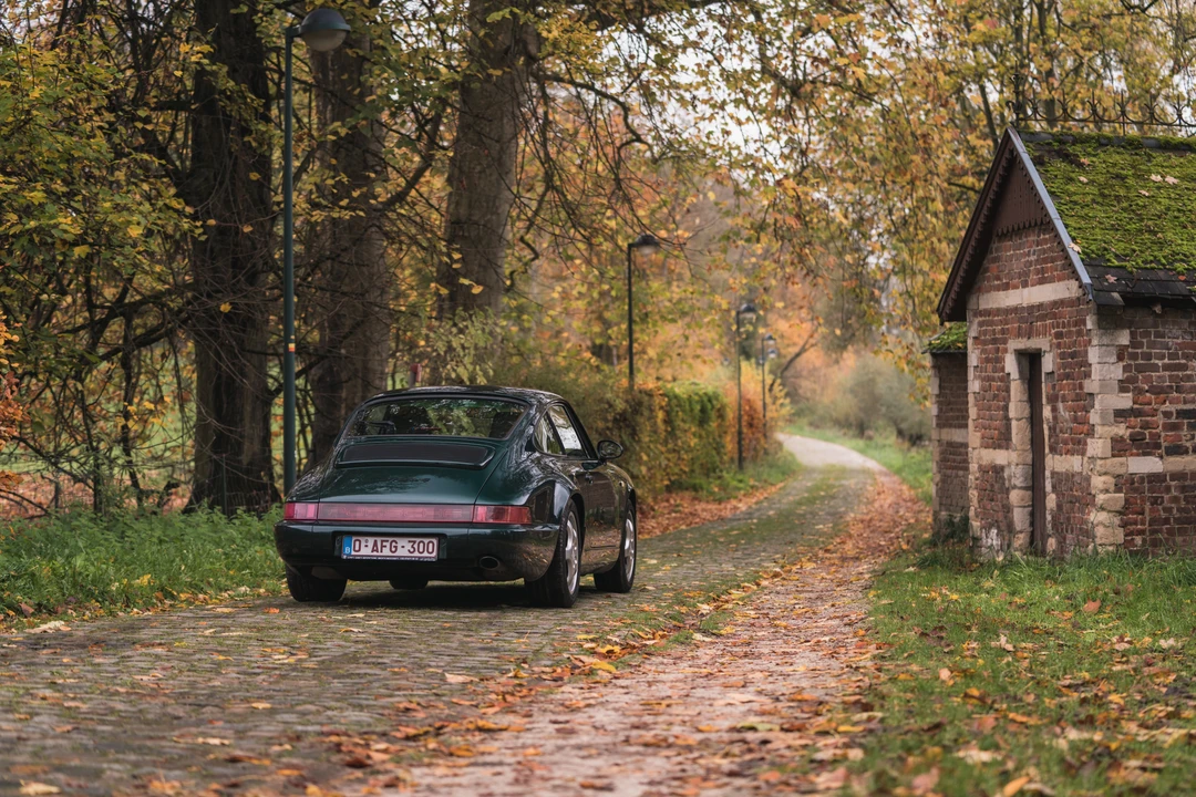 1990 Porsche 964 Carrera 4 - Image 13 of 31