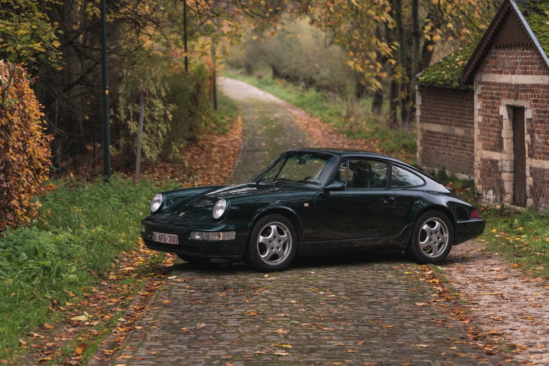 1990 Porsche 964 Carrera 4 - Image 9 of 31