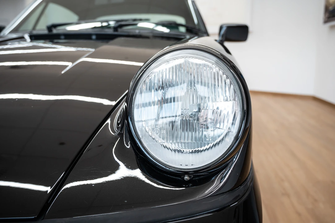 1990 Porsche 964 Carrera 4 - Image 12 of 31