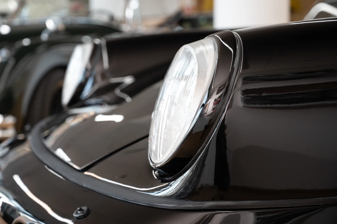 1990 Porsche 964 Carrera 4 - Image 13 of 31