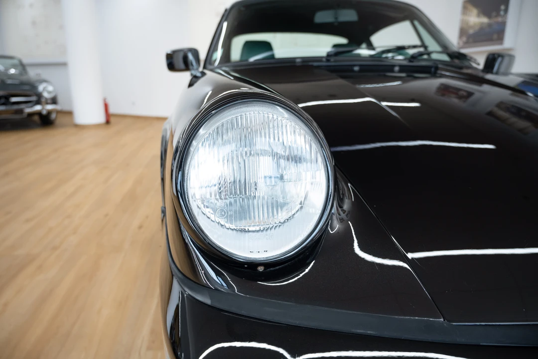 1990 Porsche 964 Carrera 4 - Image 15 of 31