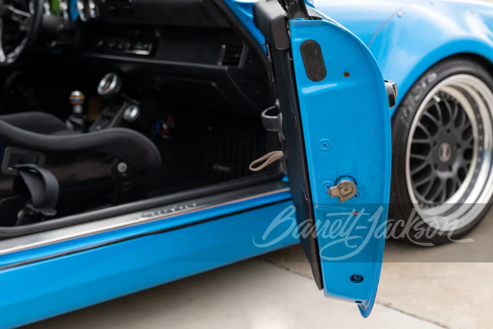 1990 Porsche 964 Carrera 4 - Image 24 of 31
