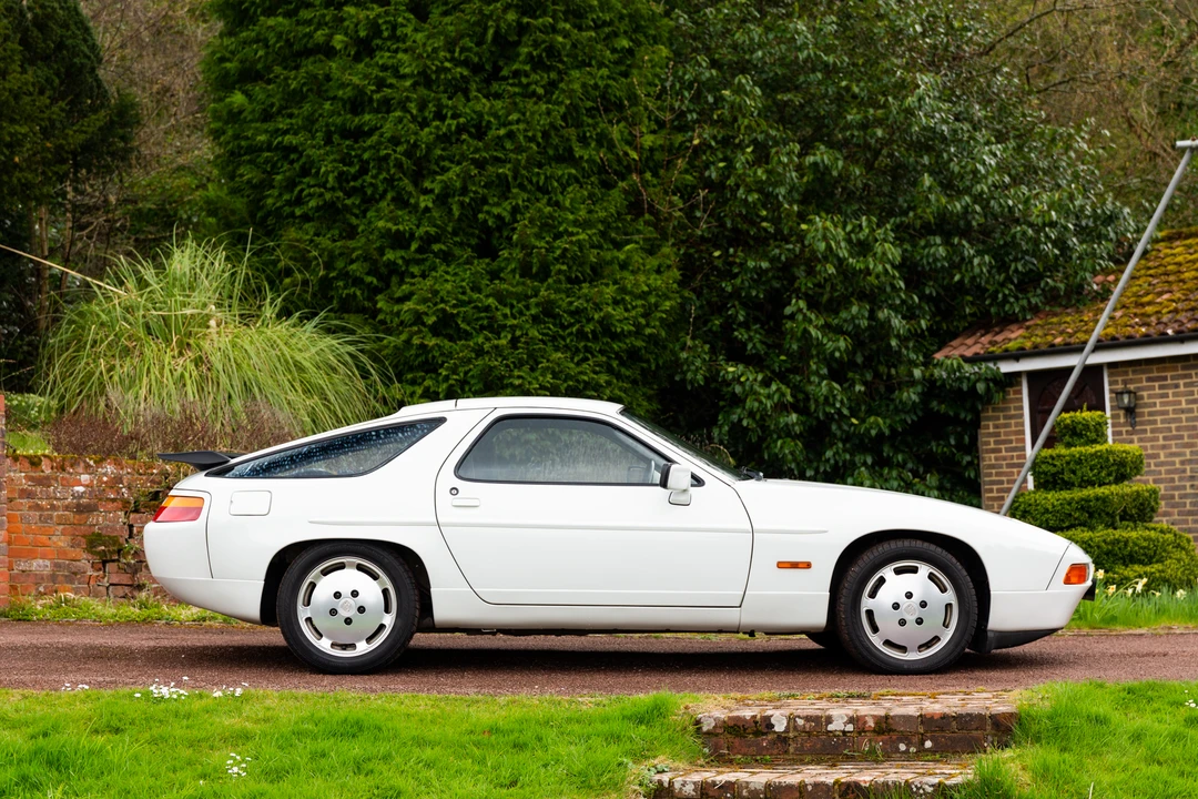1990 Porsche 928 S4 - Image 9 of 31
