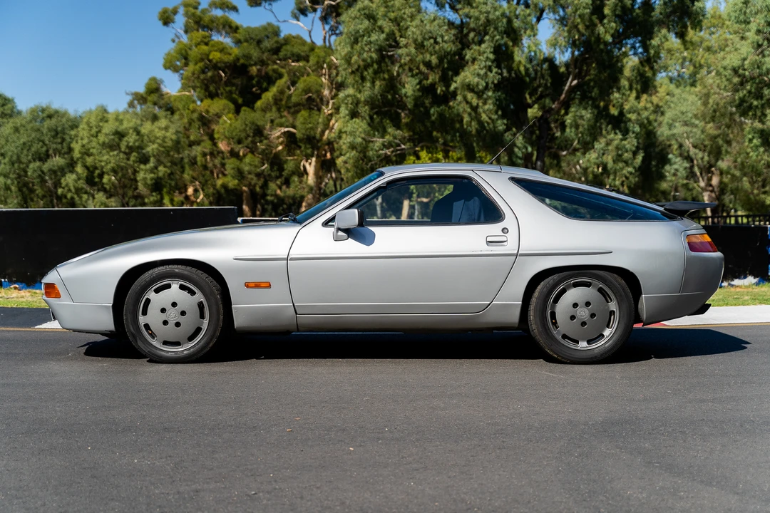 1990 Porsche 928 S4 - Image 13 of 31