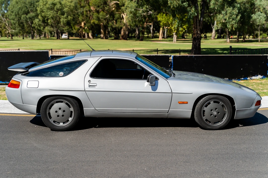 1990 Porsche 928 S4 - Image 9 of 31