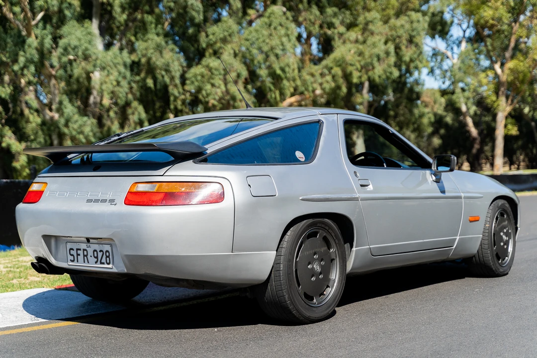 1990 Porsche 928 S4 - Image 8 of 31