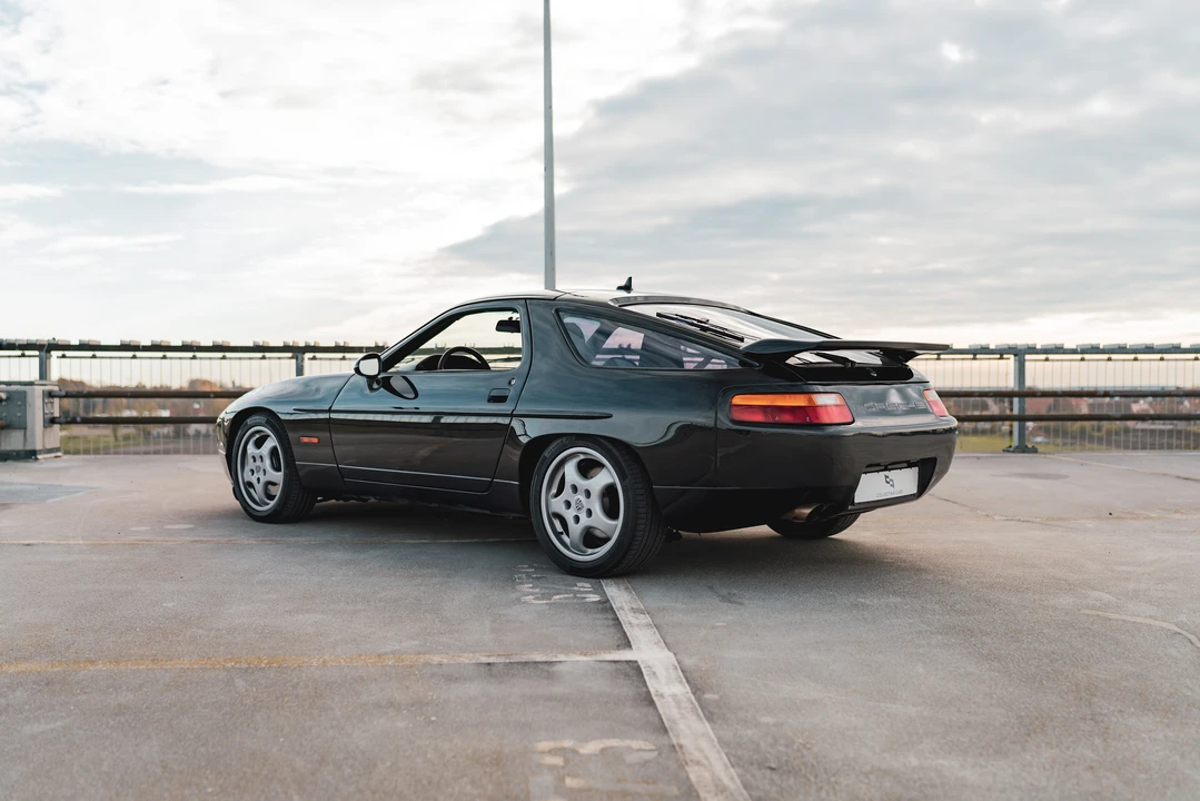 1990 Porsche 928 S4 - Image 13 of 31