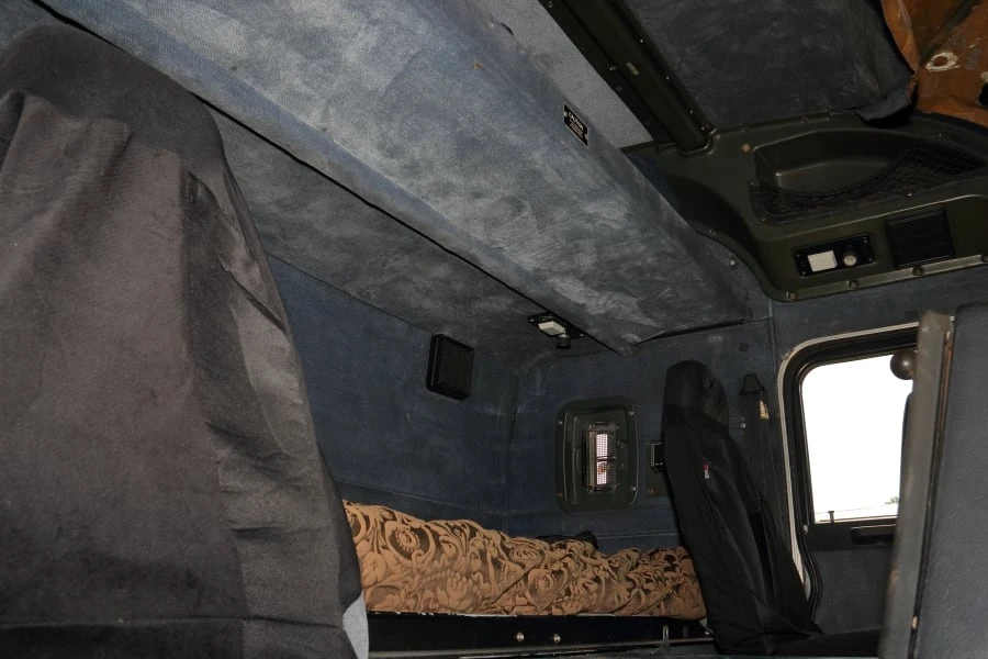 1990 Peterbilt - Image 28 of 31