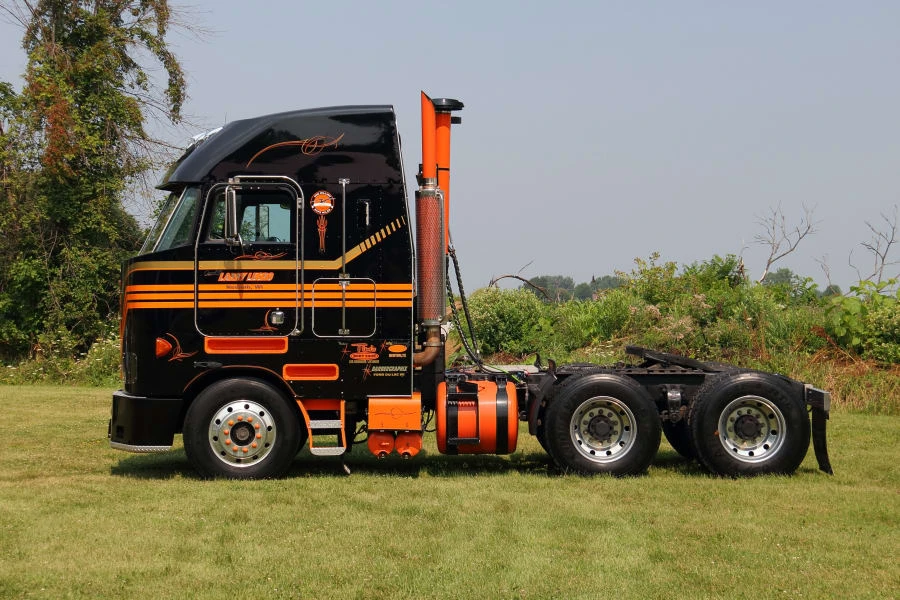 1990 Peterbilt - Image 2 of 31