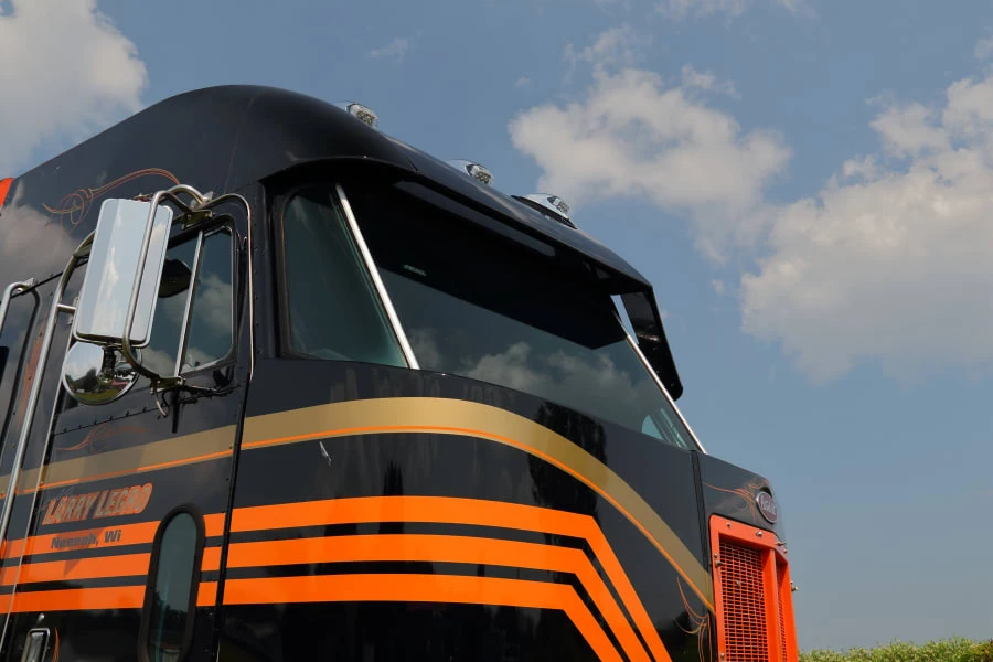 1990 Peterbilt - Image 8 of 31