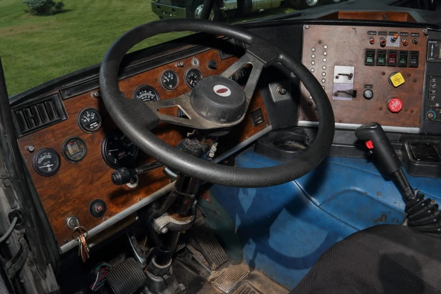 1990 Peterbilt - Image 24 of 31