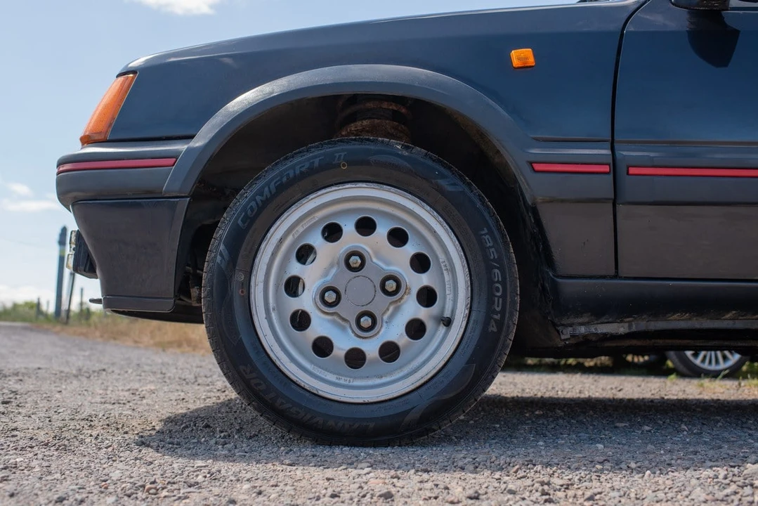 1990 Peugeot 205 GTI - Image 14 of 30