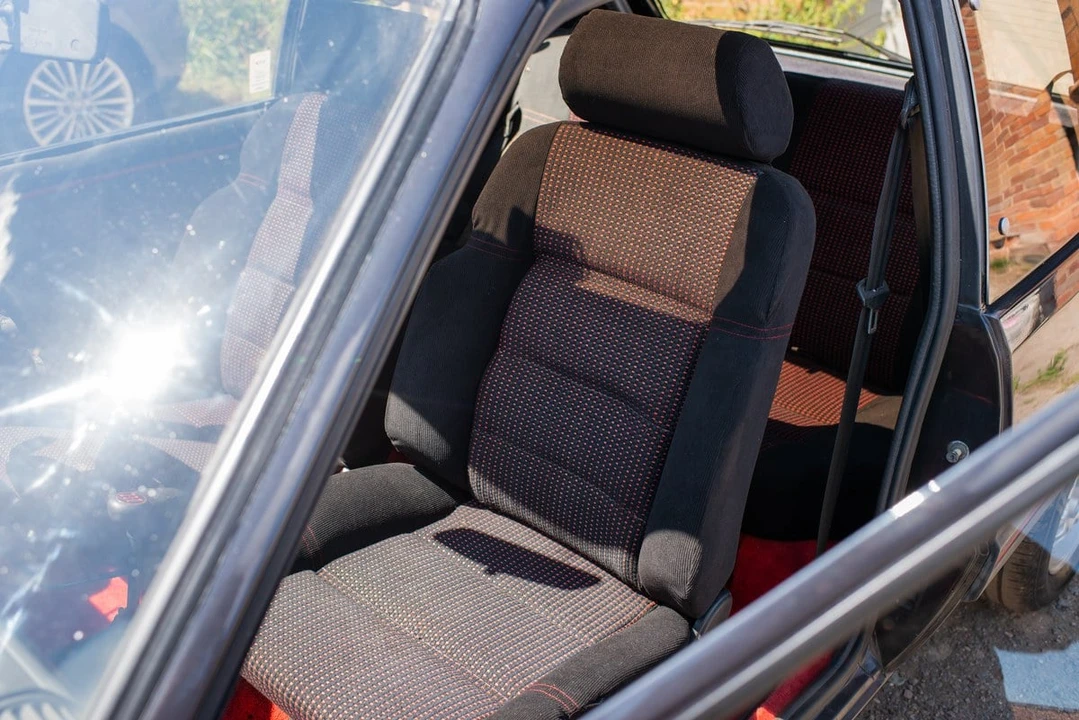 1990 Peugeot 205 GTI - Image 22 of 30