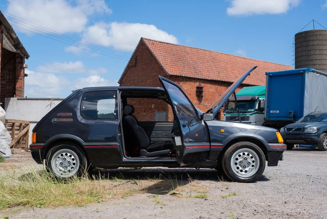 1990 Peugeot 205 GTI - Image 10 of 30
