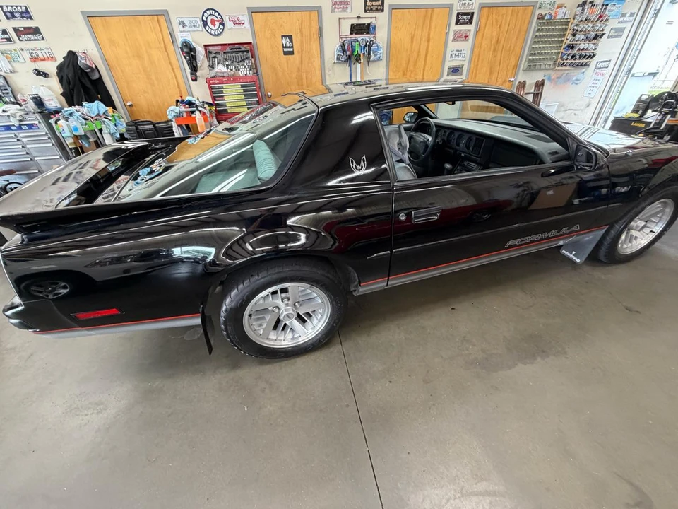 1990 Pontiac Firebird 3rd Gen - Image 6 of 31