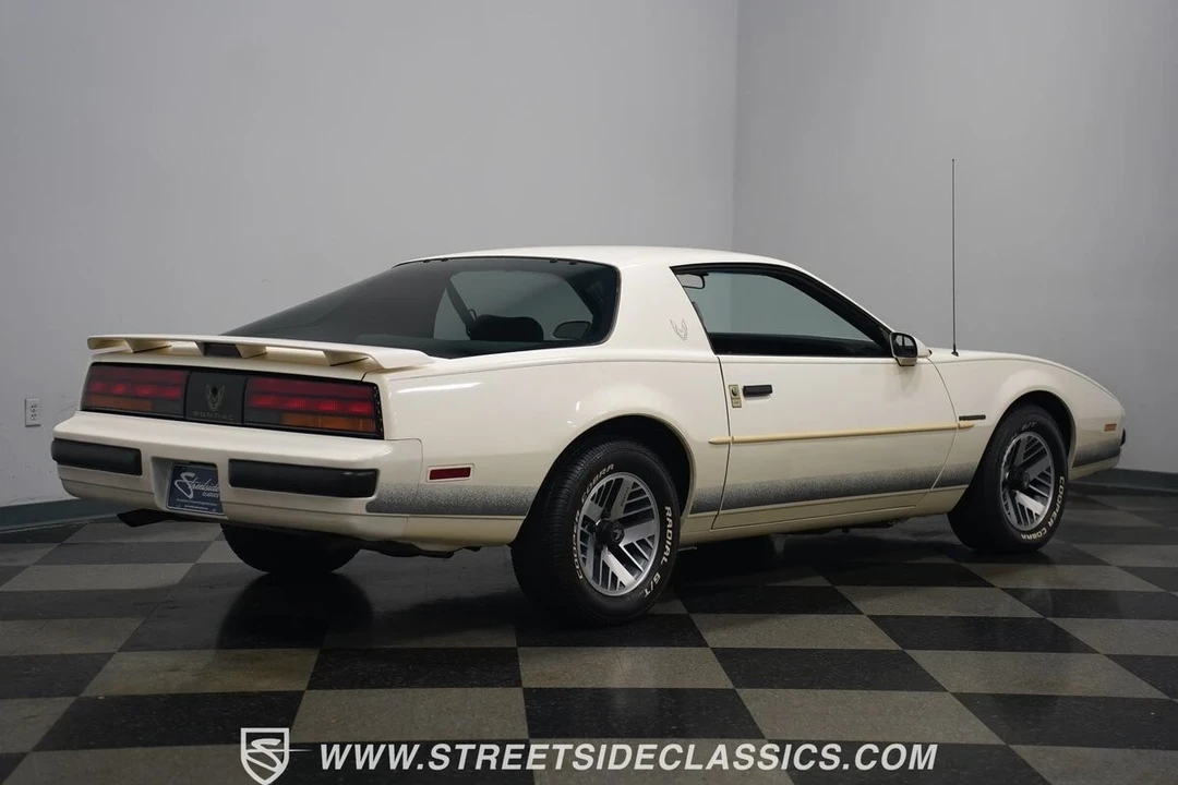 1990 Pontiac Firebird 3rd Gen - Image 16 of 21
