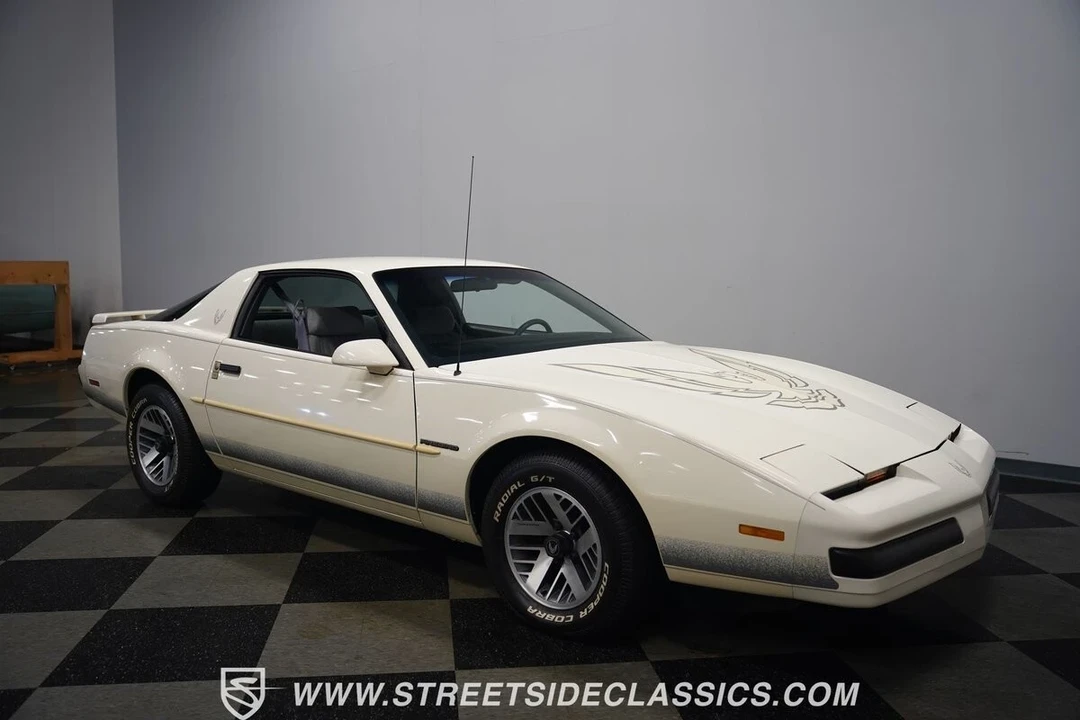 1990 Pontiac Firebird 3rd Gen - Image 20 of 21