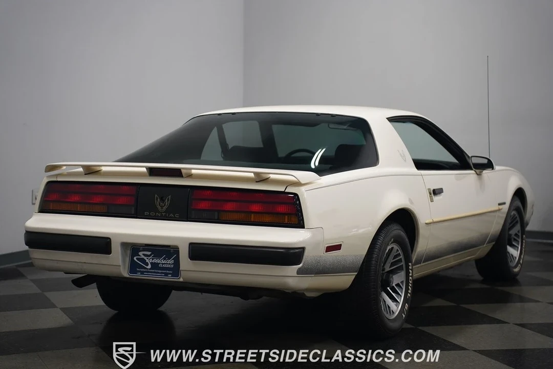 1990 Pontiac Firebird 3rd Gen - Image 15 of 21