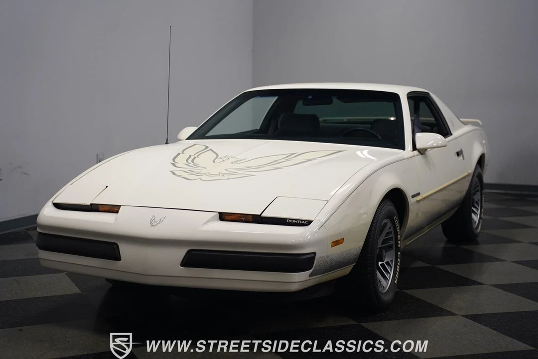 1990 Pontiac Firebird 3rd Gen - Image 7 of 21