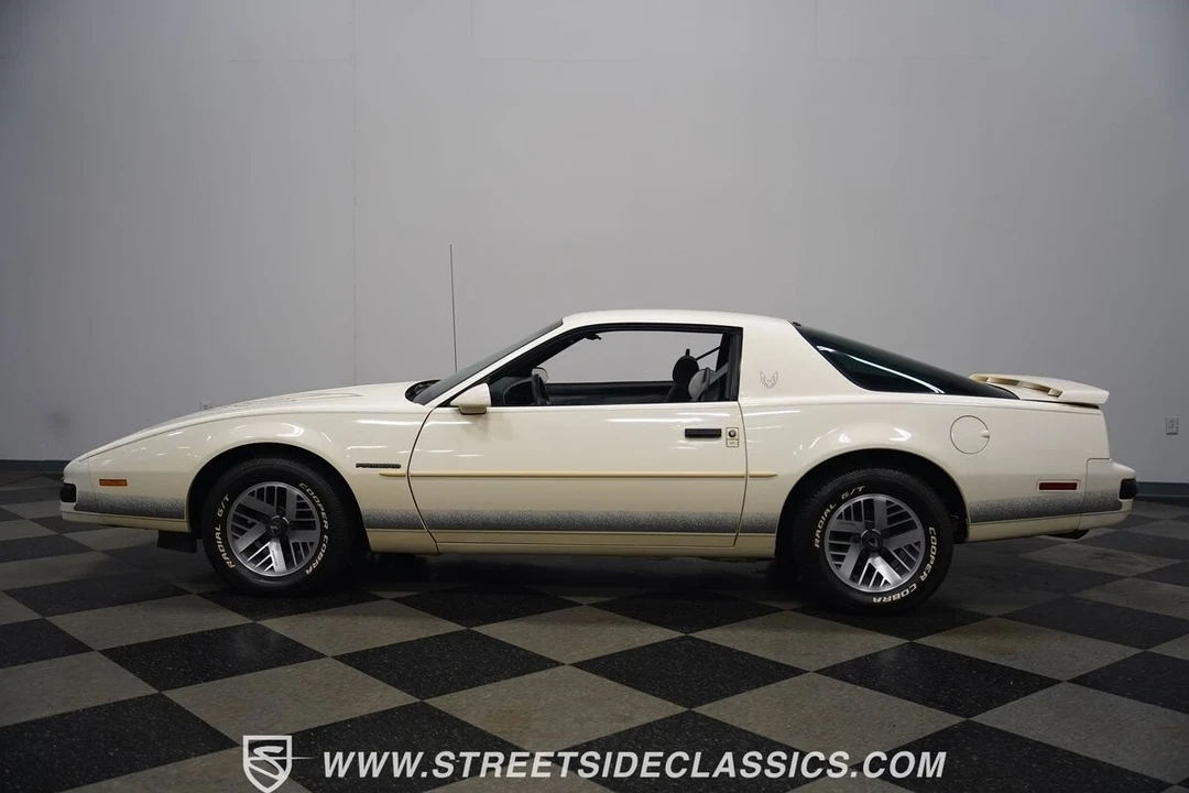 1990 Pontiac Firebird 3rd Gen - Image 3 of 21