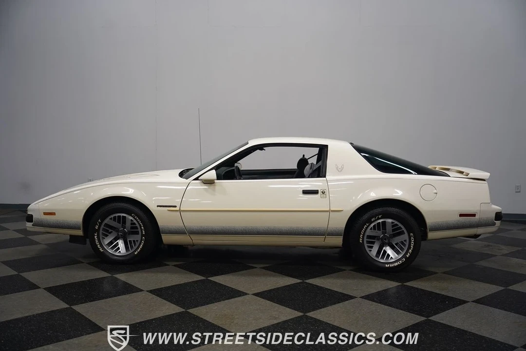 1990 Pontiac Firebird 3rd Gen - Image 10 of 21