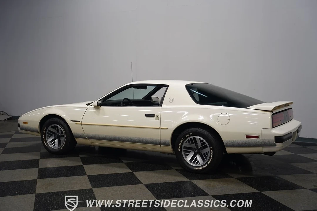 1990 Pontiac Firebird 3rd Gen - Image 11 of 21